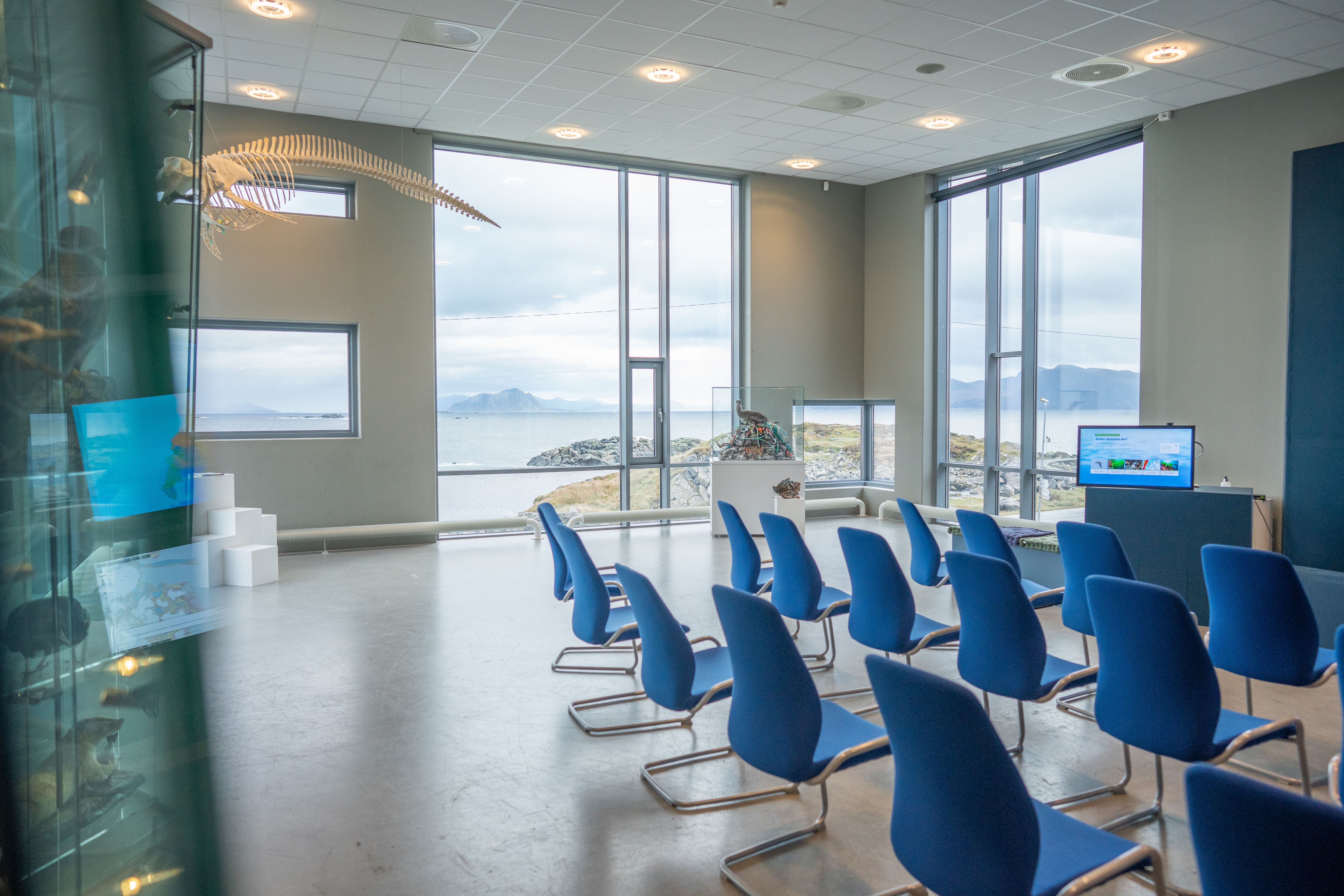 Møterom eller arbeidsrom med utsikt mot havet