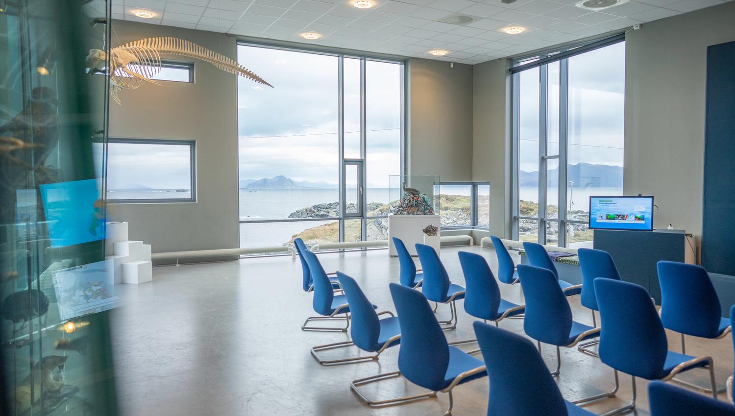 Møterom eller arbeidsrom med utsikt mot havet