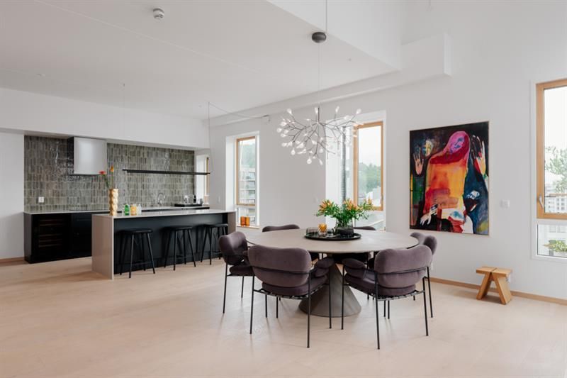 Dining area / kitchen