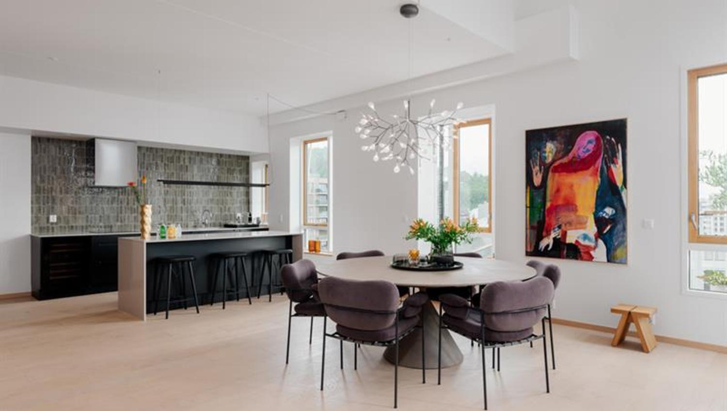 Dining area / kitchen