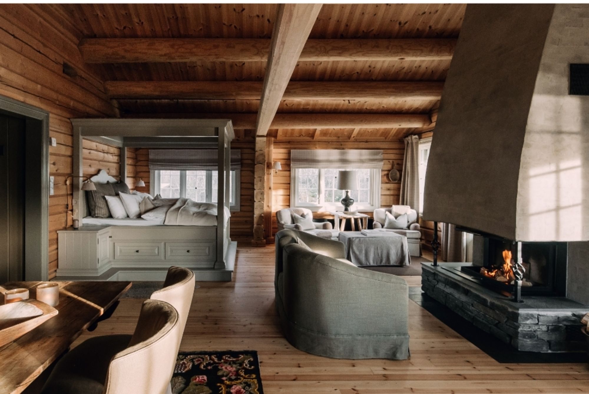 Unike omgivelser på Storfjord Hotel, både inne og ute.