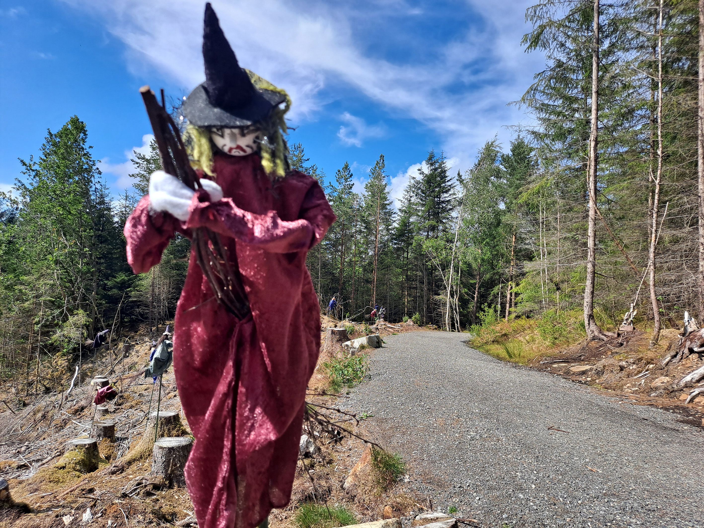 Heksefigur i Eventyrskogen på Stord