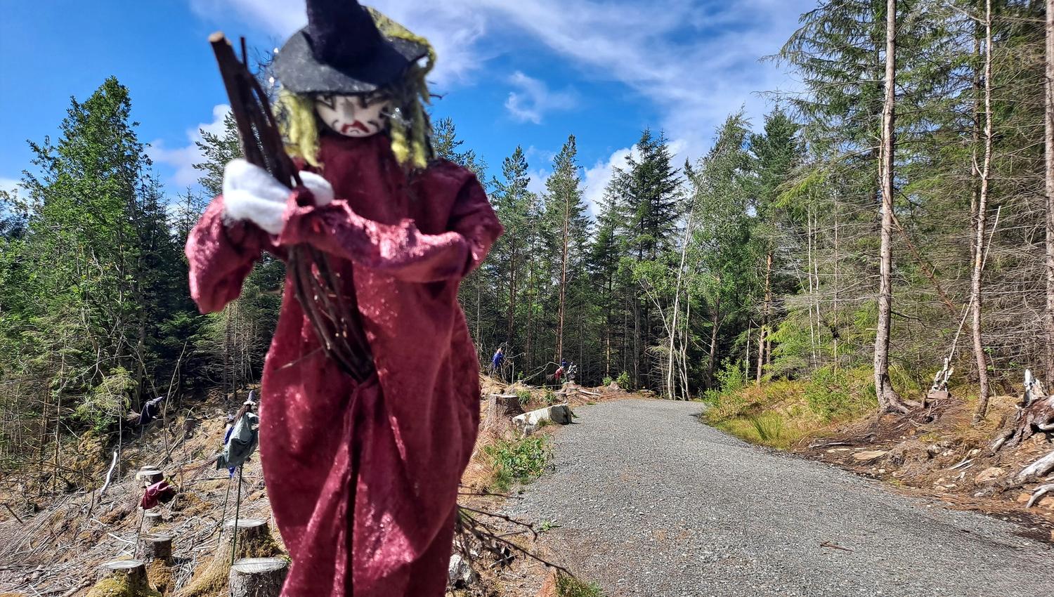 Heksefigur i Eventyrskogen på Stord