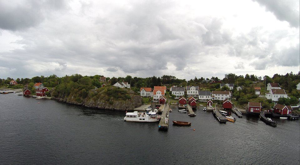Ferga til kai på Merdø