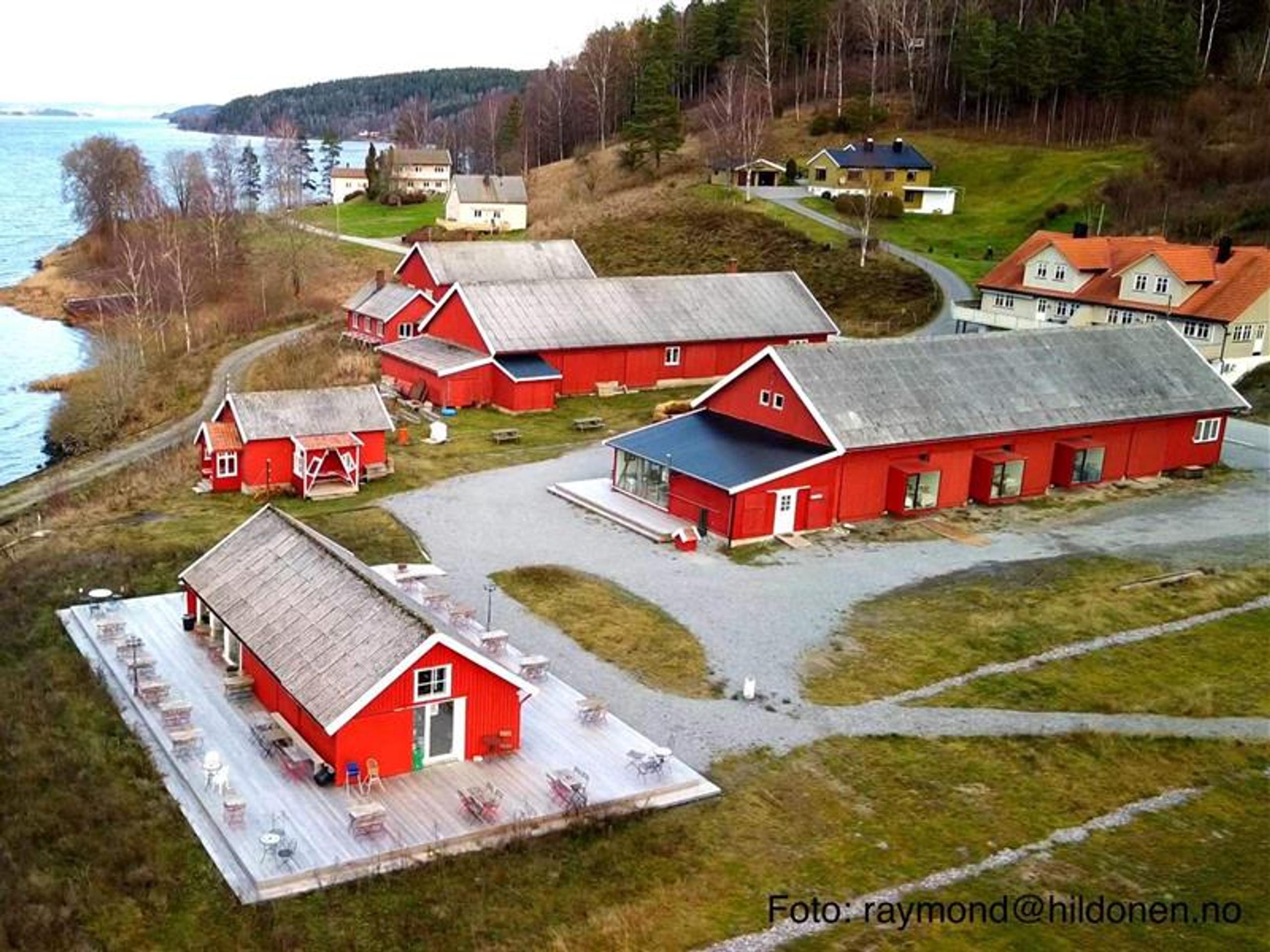 Furuholmen - Hyttelåven og Vedtørka kafe kurs lokaler og overnatting. Foto.