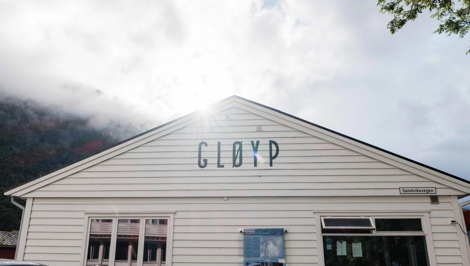The front of Gløyp Spiseri in Kinsarvik – a cosy and modern eatery in the heart of Hardanger.