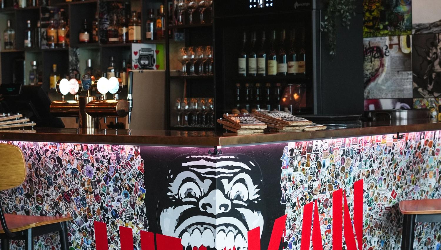 Bar details