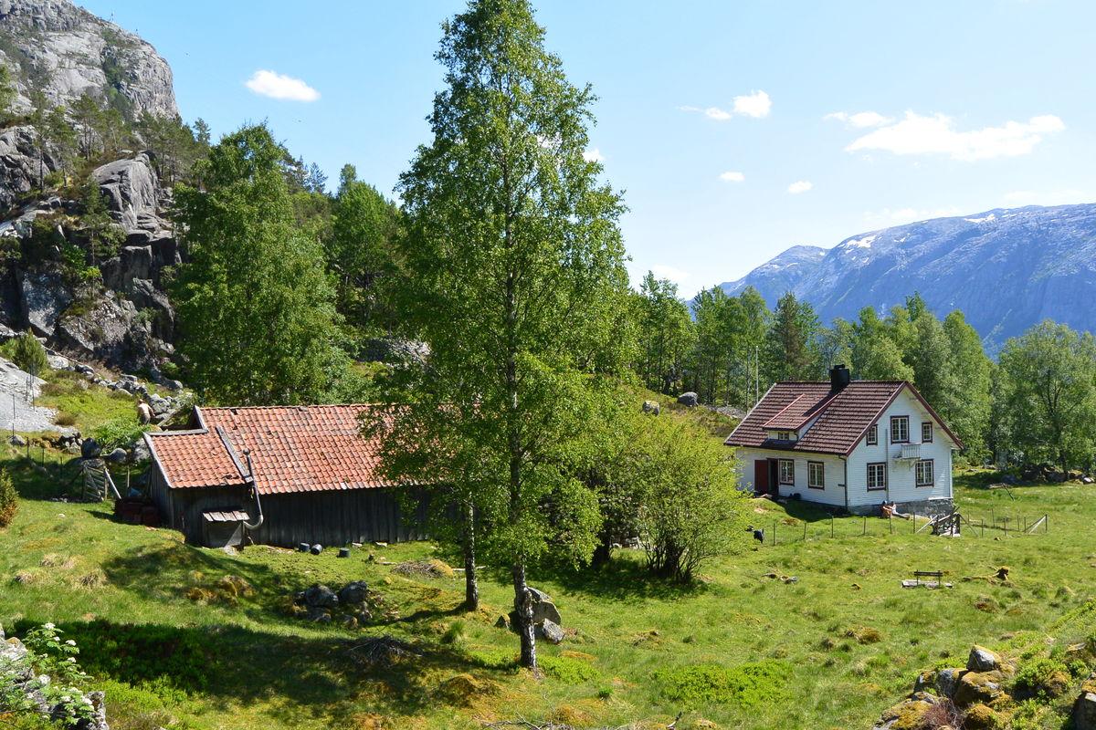 Bakken gard in Lysefjorden