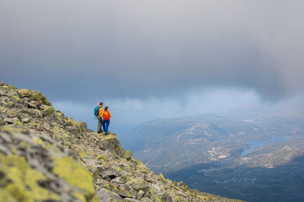 couple on a trip up to Gaustatoppen