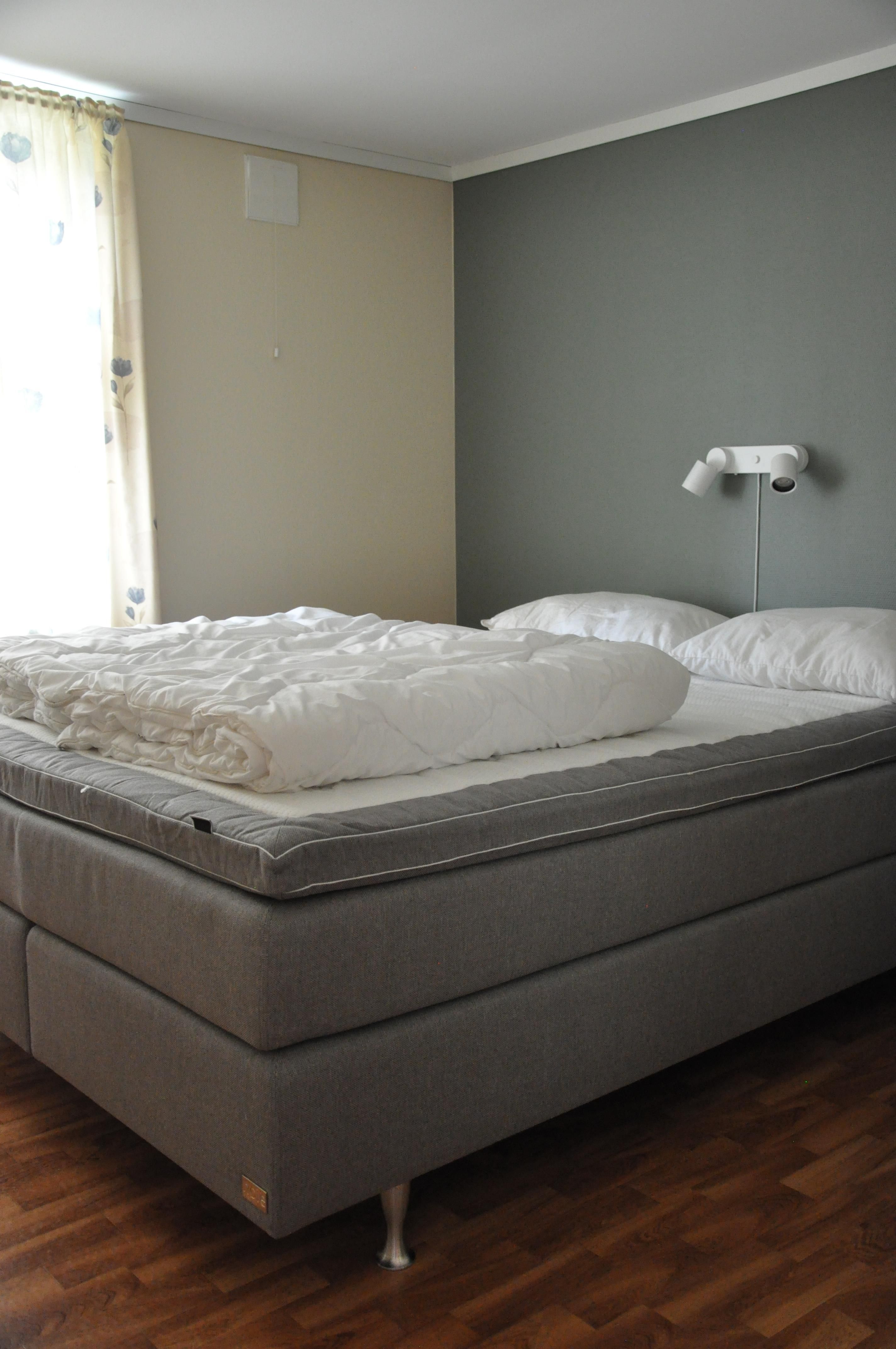 A double bed in a light and bright bed room 