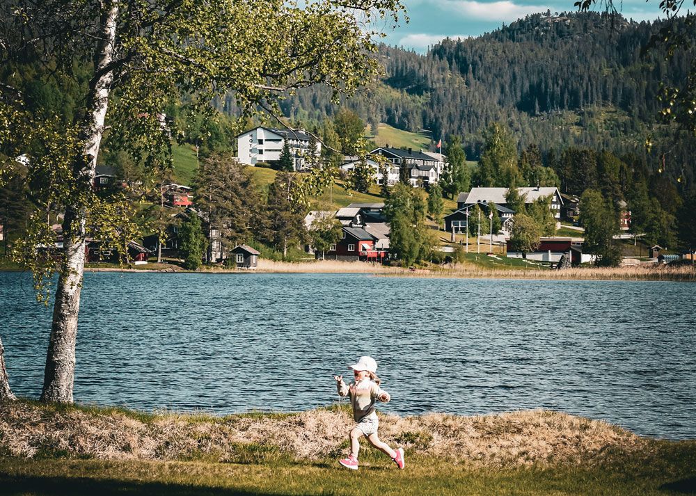 child by lake Morgedalsvannet at Morgedal Camping & Lavvo Glamping
