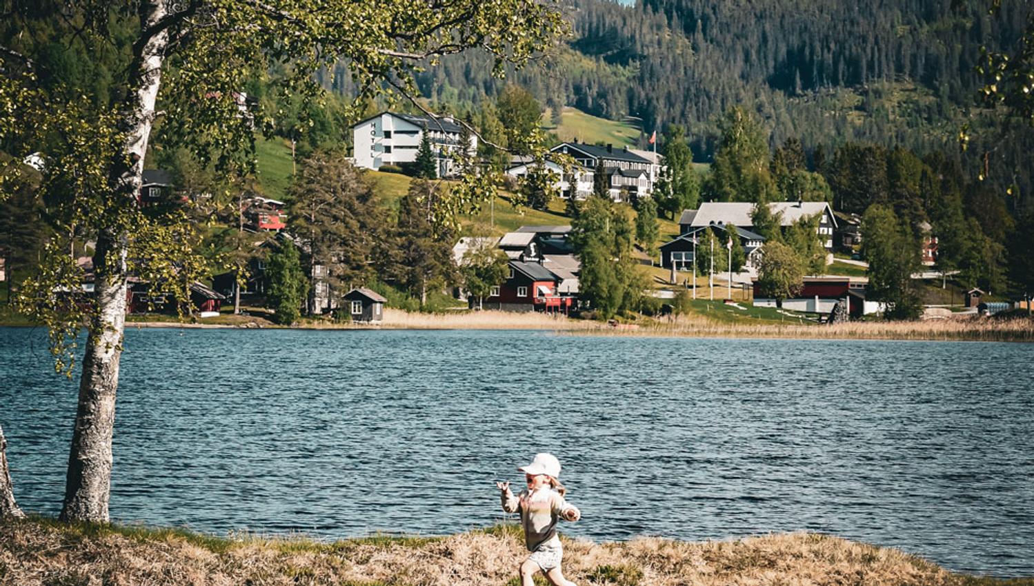 child by lake Morgedalsvannet at Morgedal Camping & Lavvo Glamping