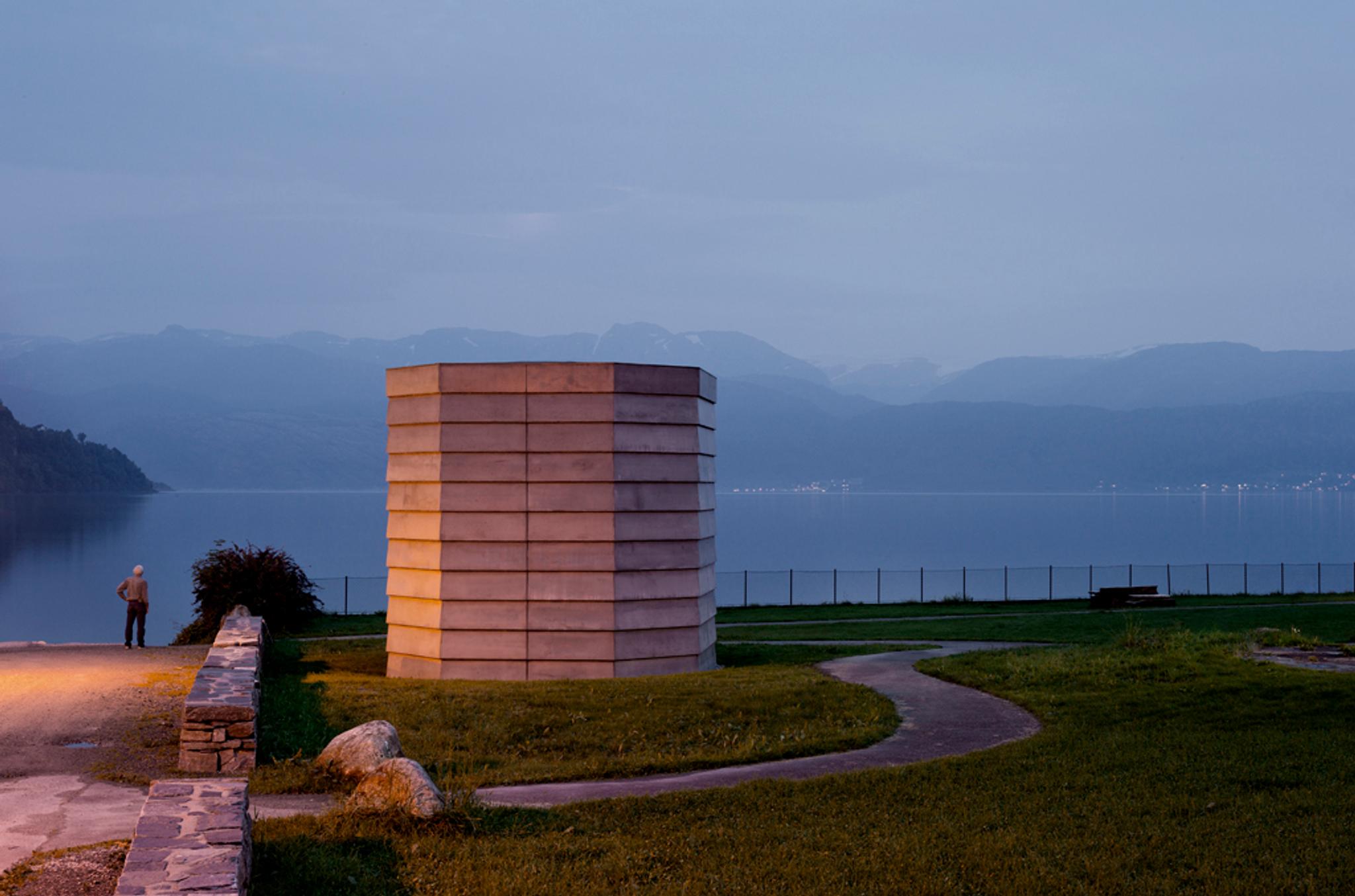 Skyspacen ved Hardangerfjorden - fint plassert i sentrum av Øystese