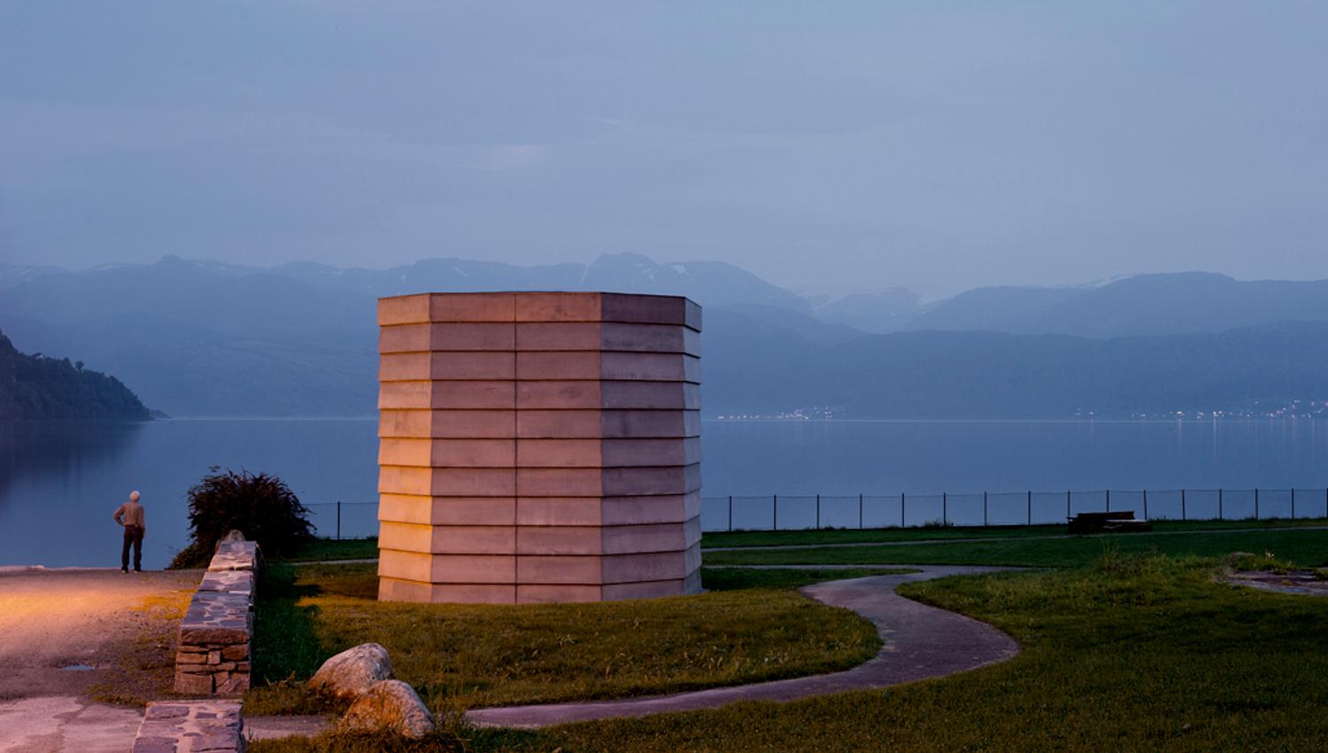 Skyspacen ved Hardangerfjorden - fint plassert i sentrum av Øystese