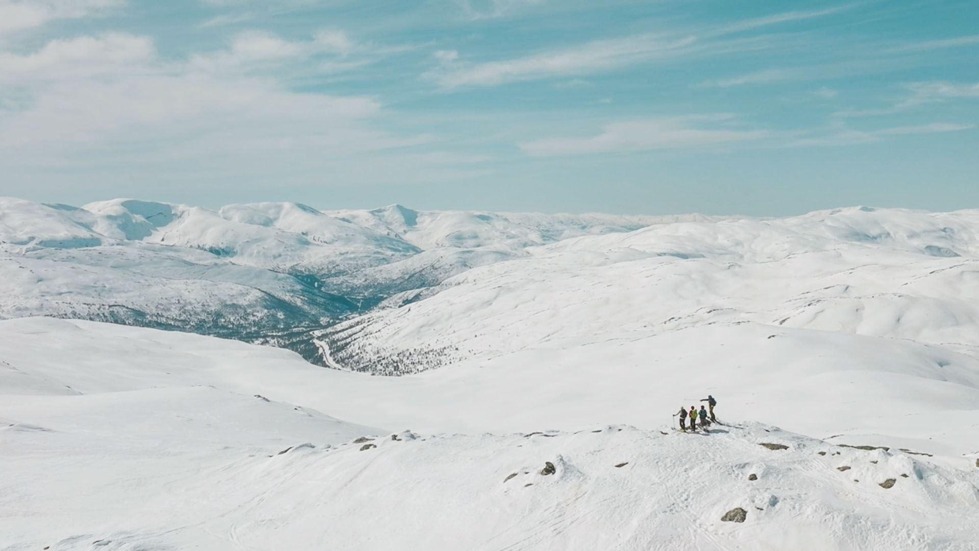 Skitouring mountain range "Raundalsryggen" with Wild Voss