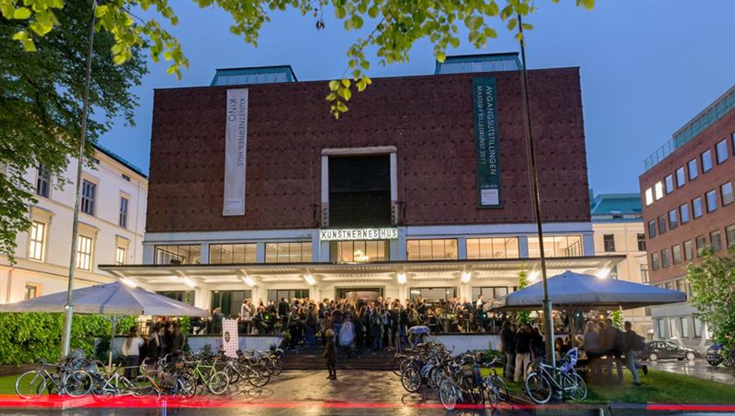 Kunstnernes Hus in the evening