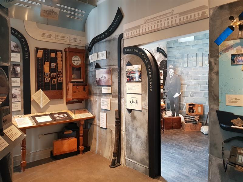 nteractive exhibit at the Kraftmuseet showcasing the development of the Norwegian hydropower industry with historical artifacts.