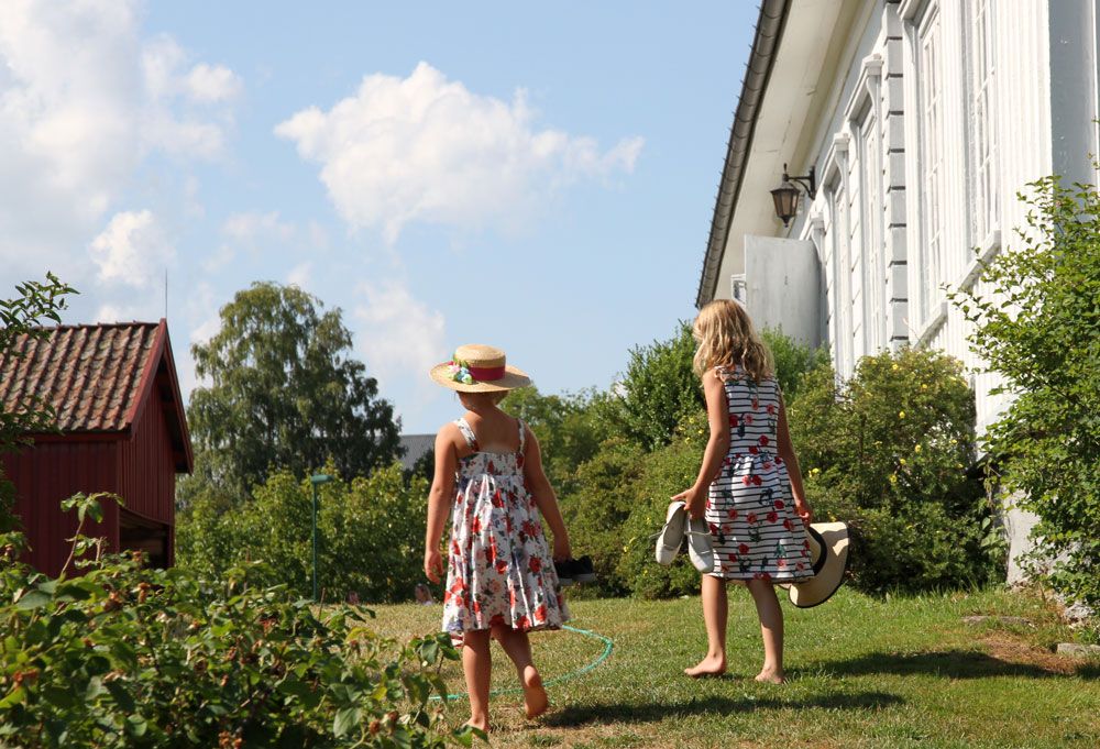Girls in the garden at Henrik Ibsen Museum Venstøp in Skien 