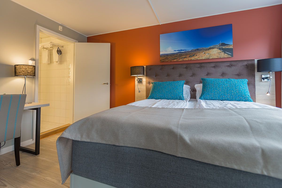 Bedroom/Hotel room in the hotel showing delicate colors.