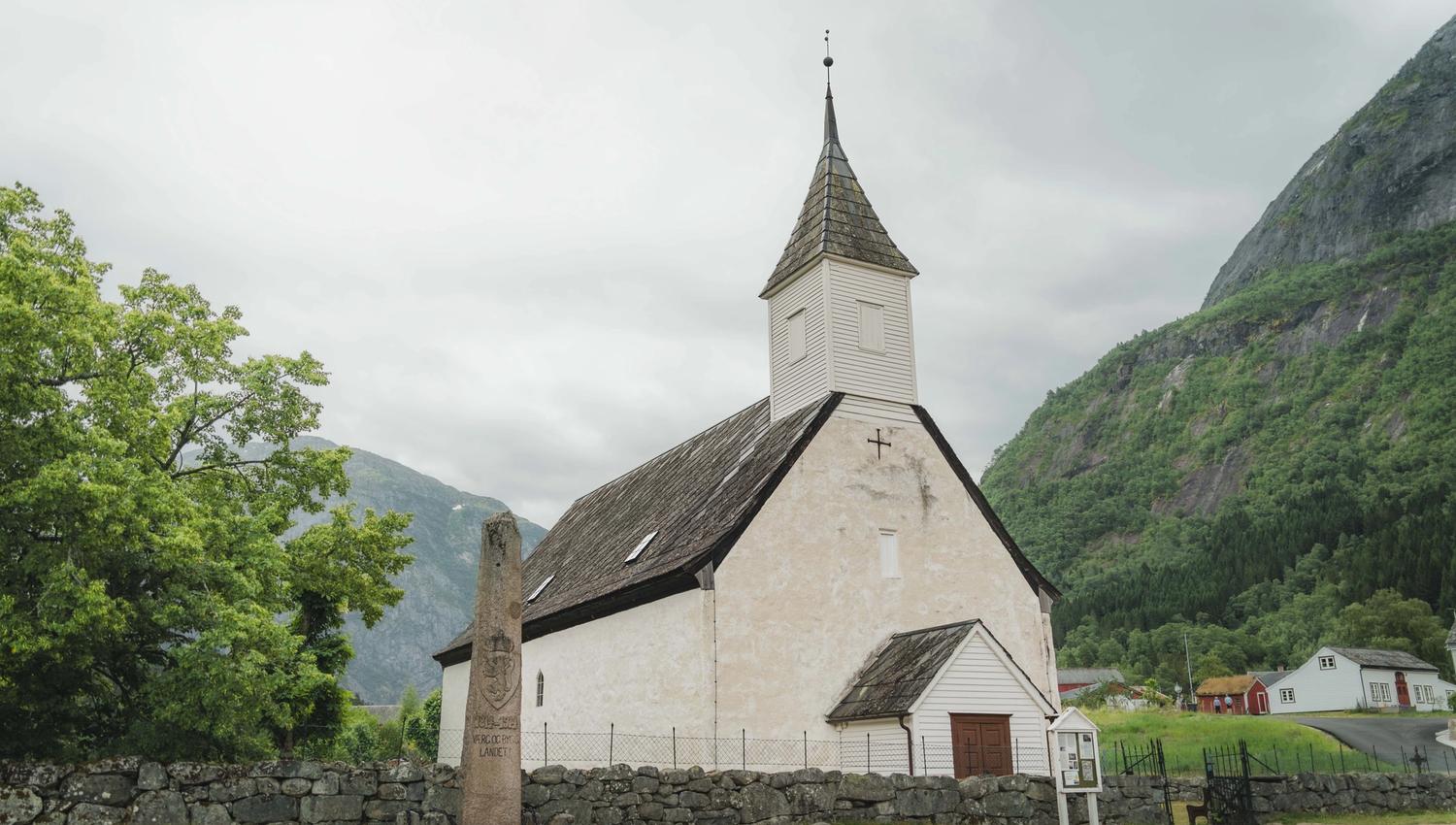 Showing the entrance of the old church.