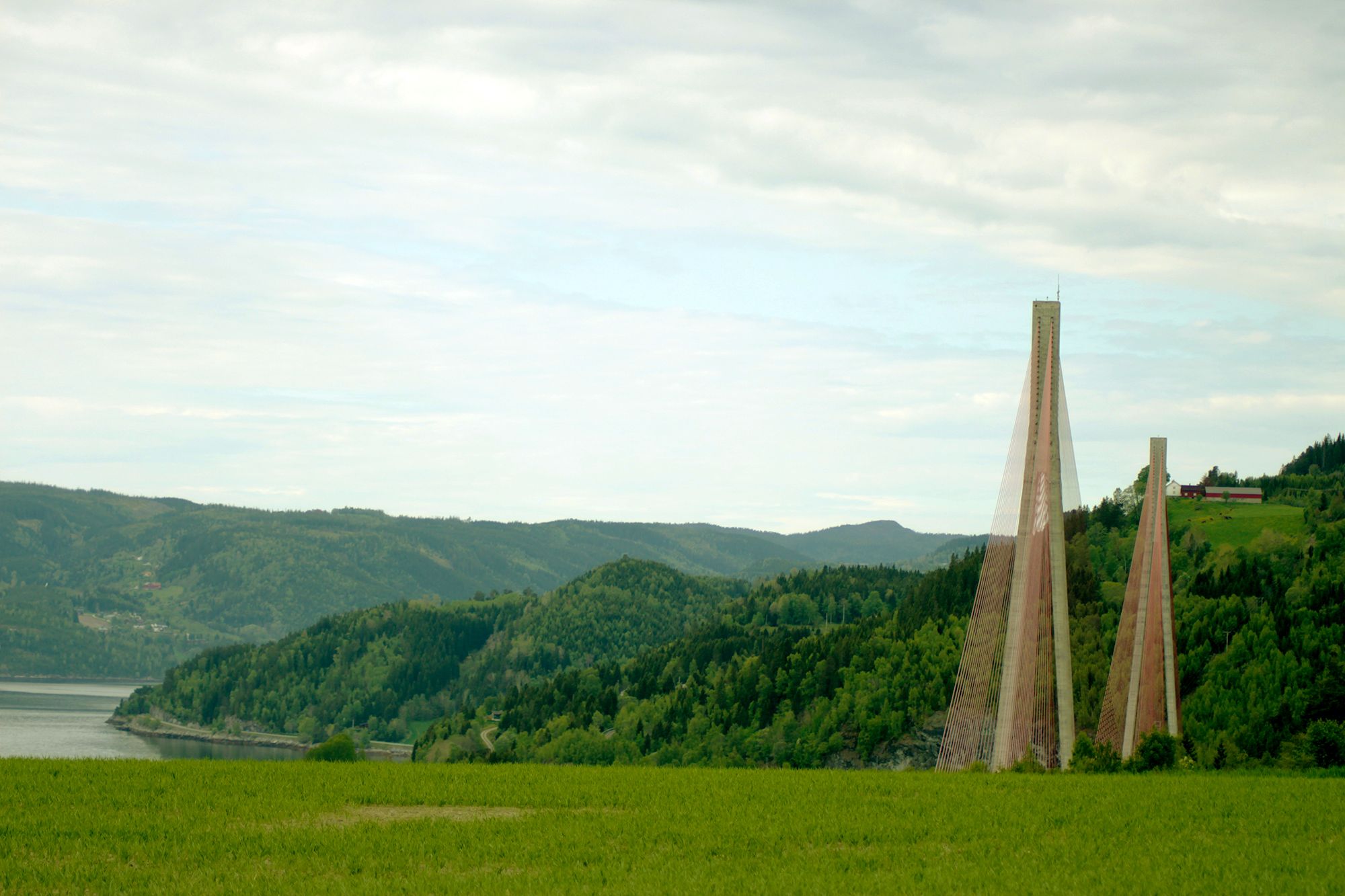 The top of the Skarnsundet bridge