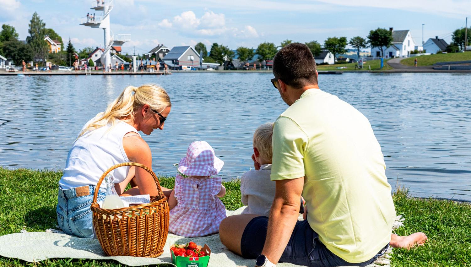 Fastland outdoor swimming area, closest neigbour to HI Gjøvik Hovdetun