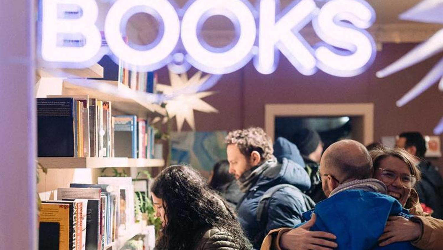 People browsing books