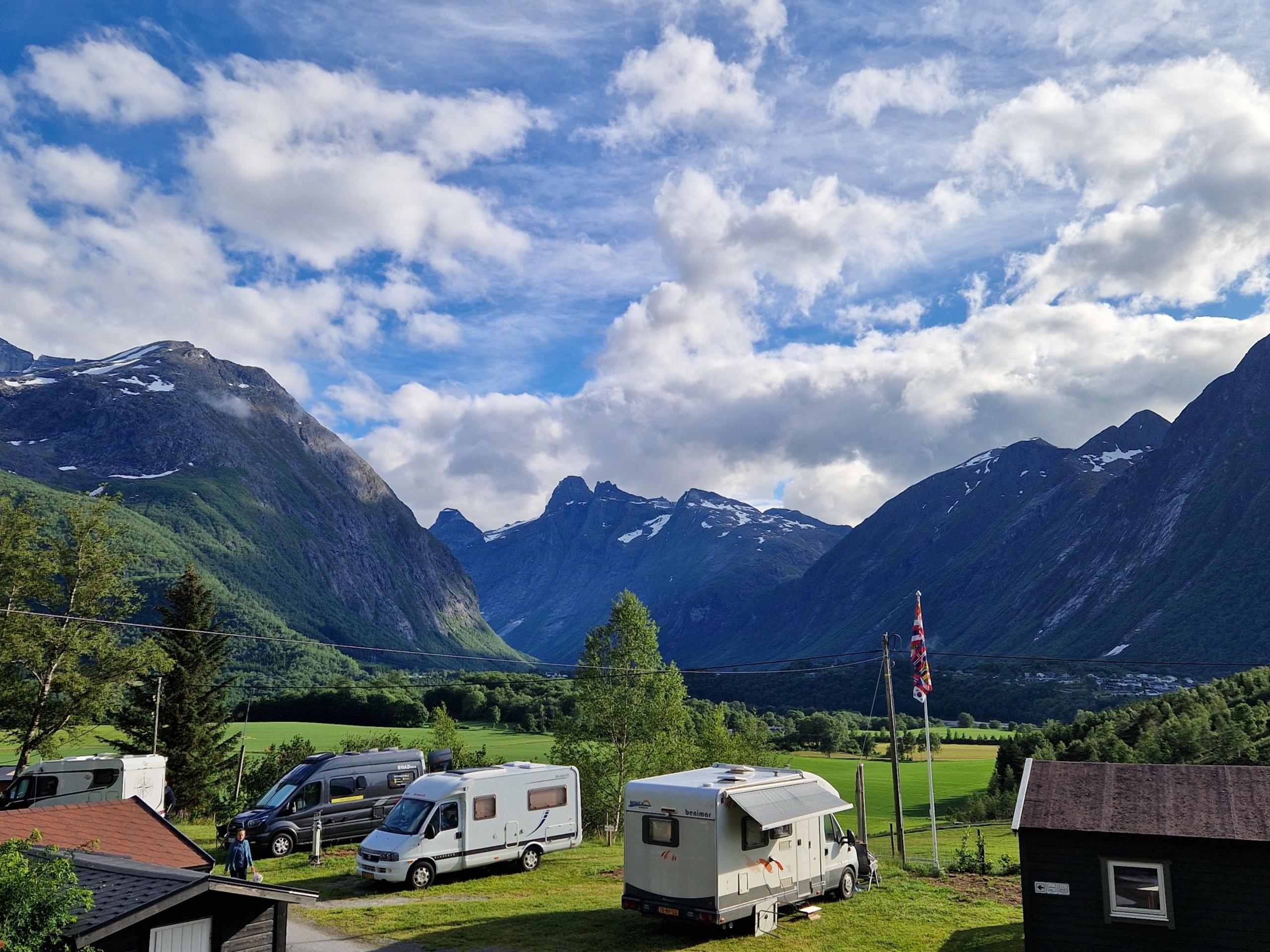 Blick Richtung Isterdalen vom Mjelva Camping.