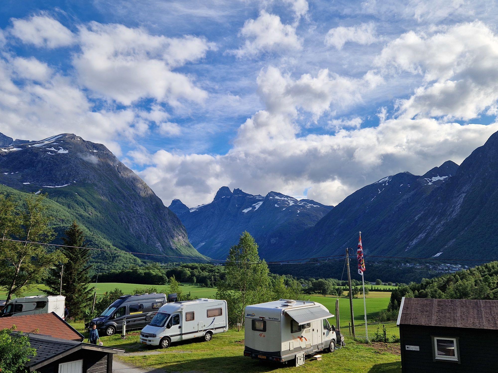 Blick Richtung Isterdalen vom Mjelva Camping.