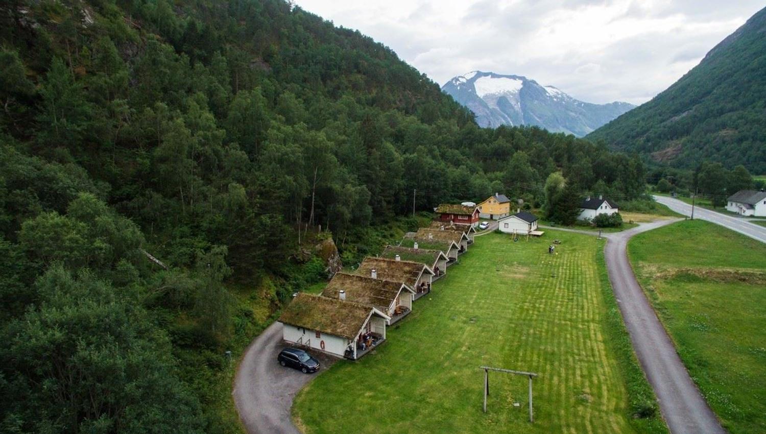 Dronebilete av Hjelledalen Hyttesenter i Oppstryn