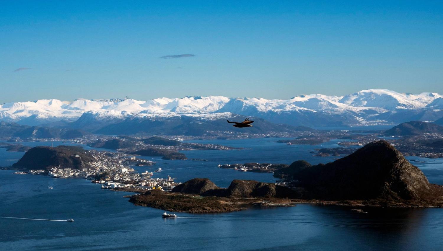 Ålesund fra luften, sett fra et ørneperspektiv.