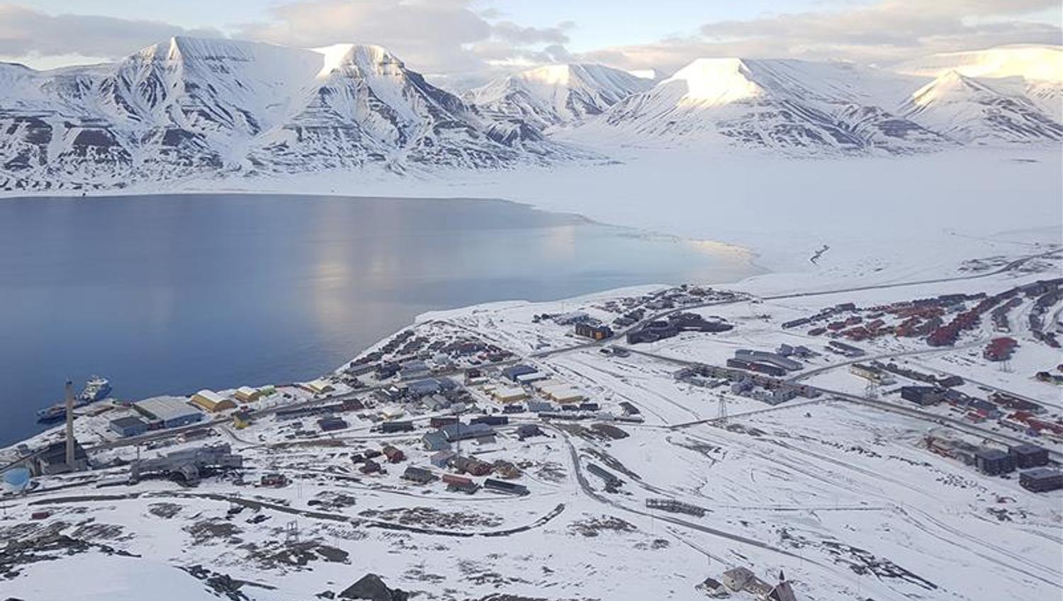 Longyearbyen and nearby snow-covered mountains seen from Platåfjellet