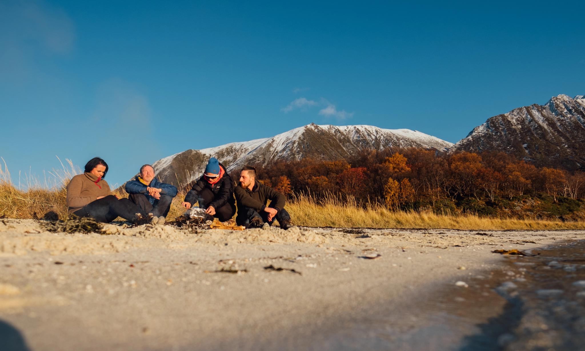Arcticoncepts-Harstad-fishing-campfire-food-sand beach- white beach-foto Büttner-David
