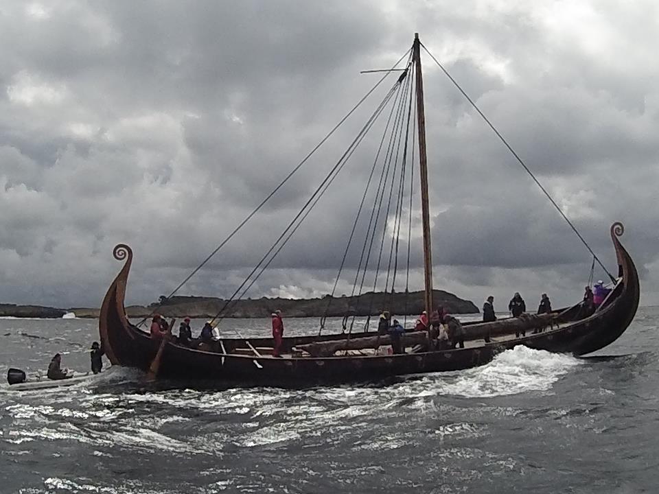 Vikingskipet Saga Oseberg på havet