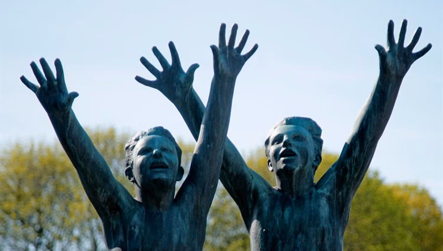statue of two young boys