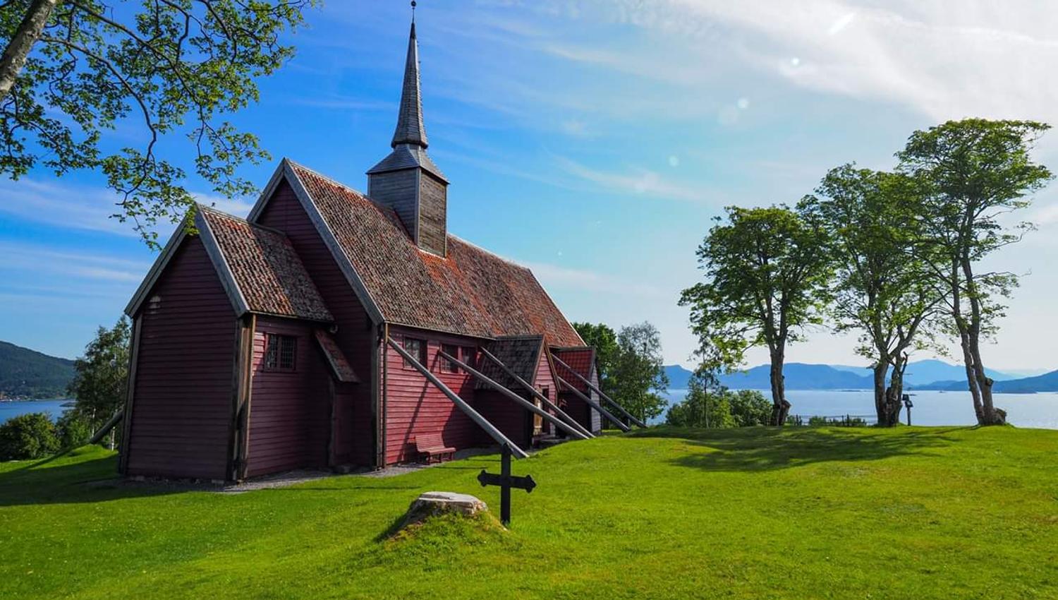 Kvernes Stavkirke