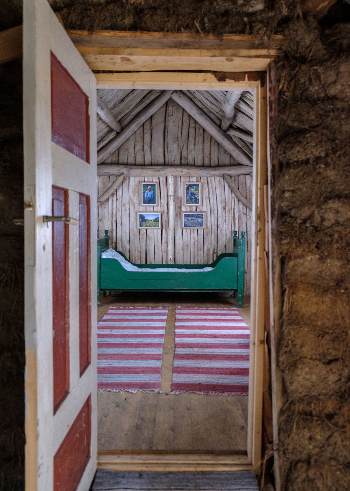 museum, ancient bedroom
