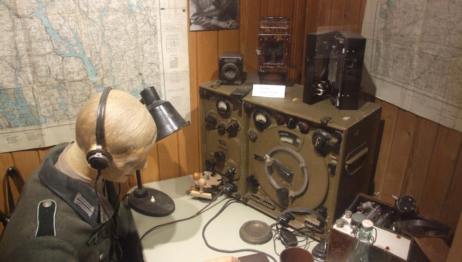 Hva skjer i Brevik - søndagsåpent på museet. spionasje utstyr fra krigen på Brevik bymuseum