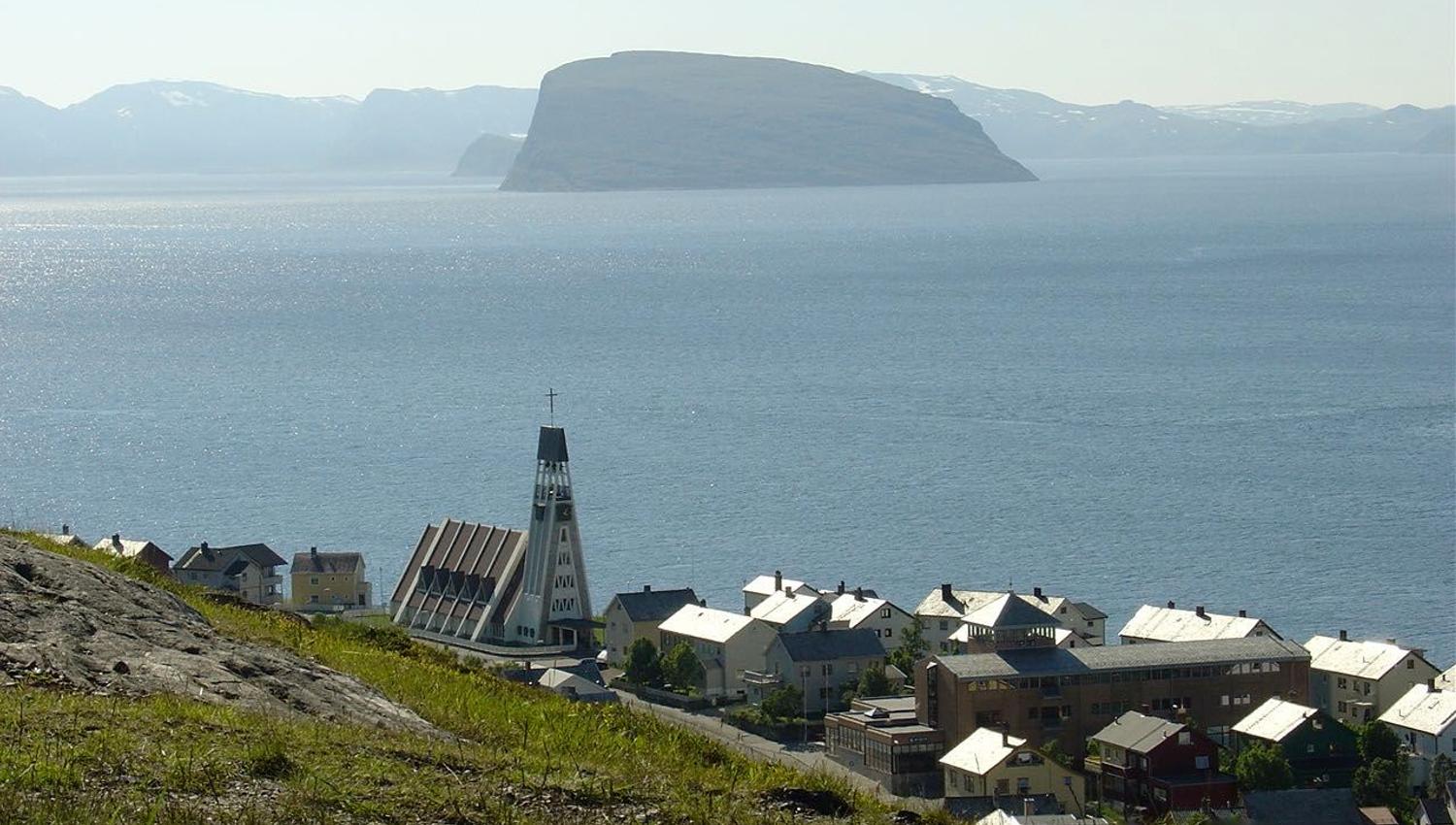 Utsikt over Hammerfest på sommeren