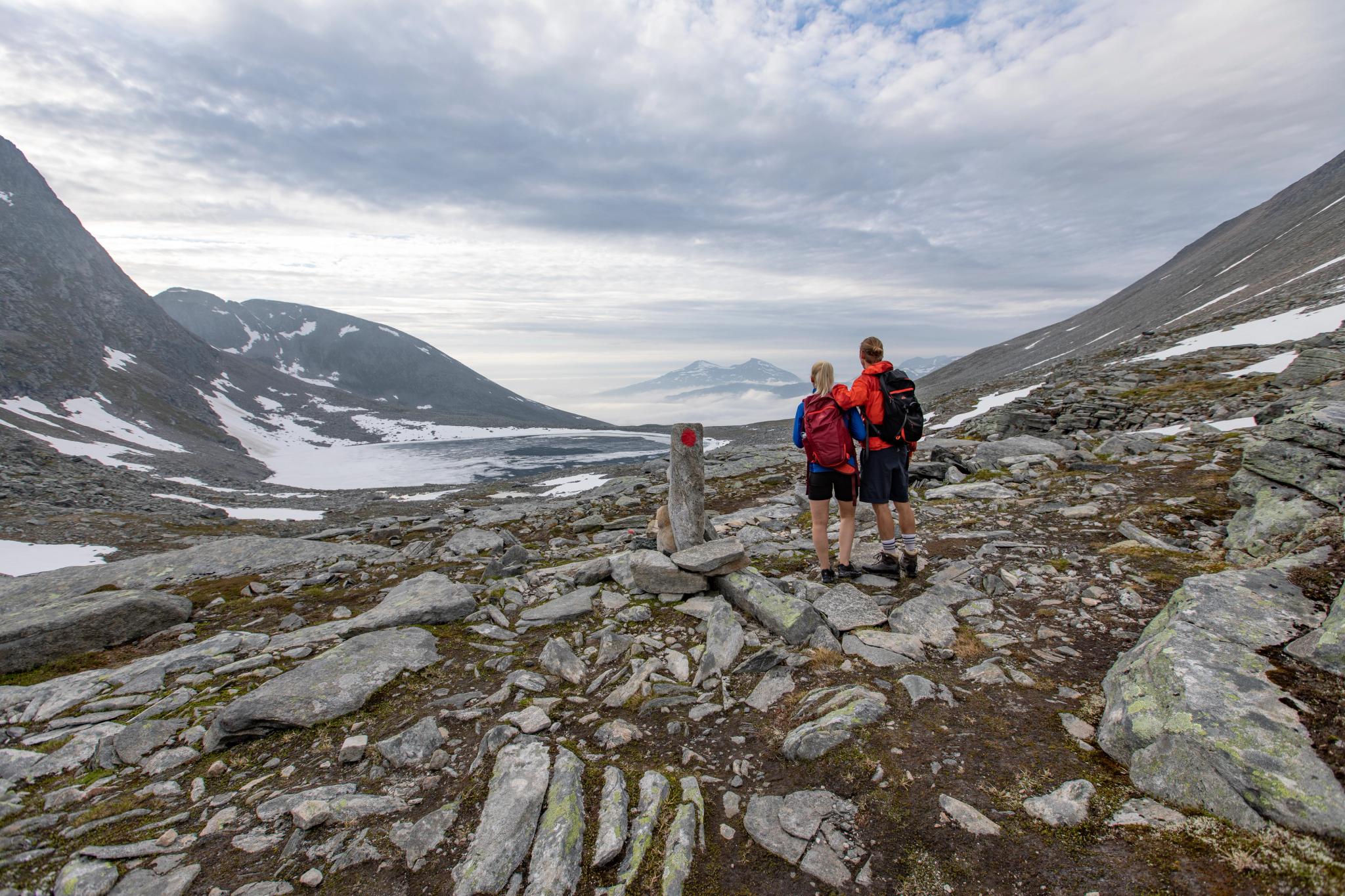 Fjelltur fra Kårvatn til Innerdalen via Bjøråskaret