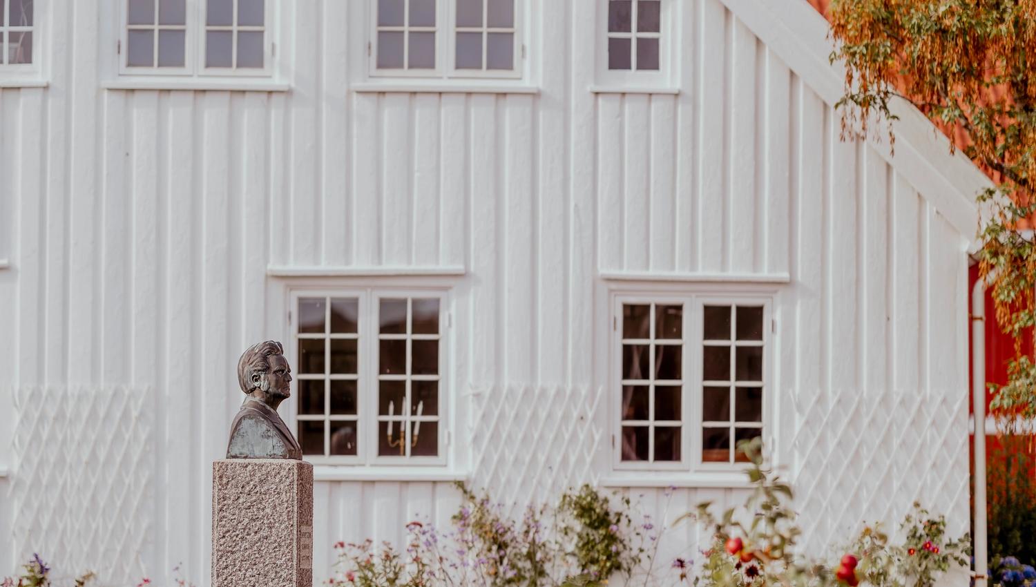 Byste av Bjørnstjerne Bjørnsson