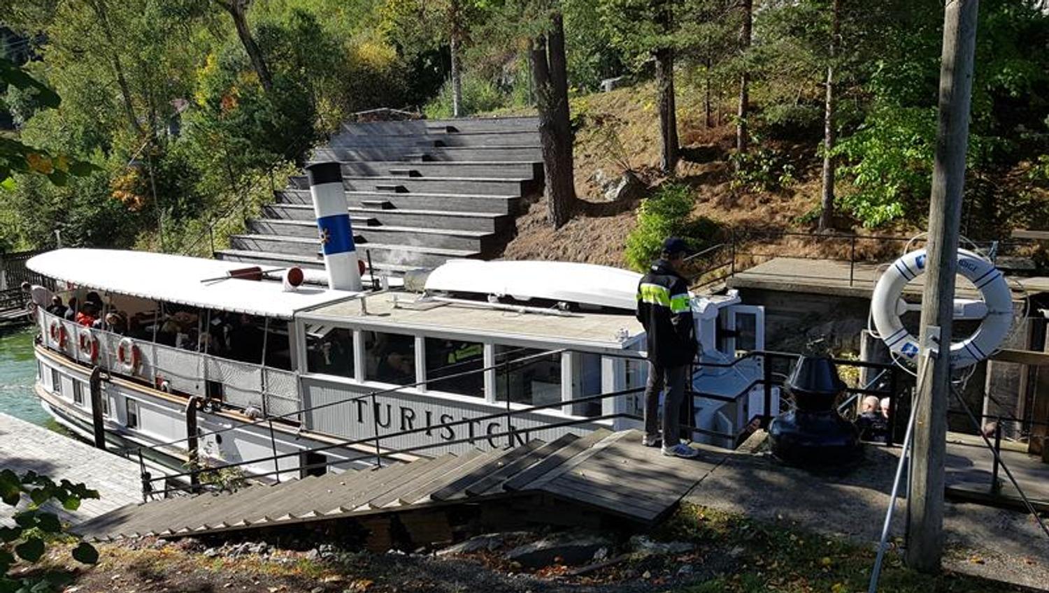 Dampbåt i sluser