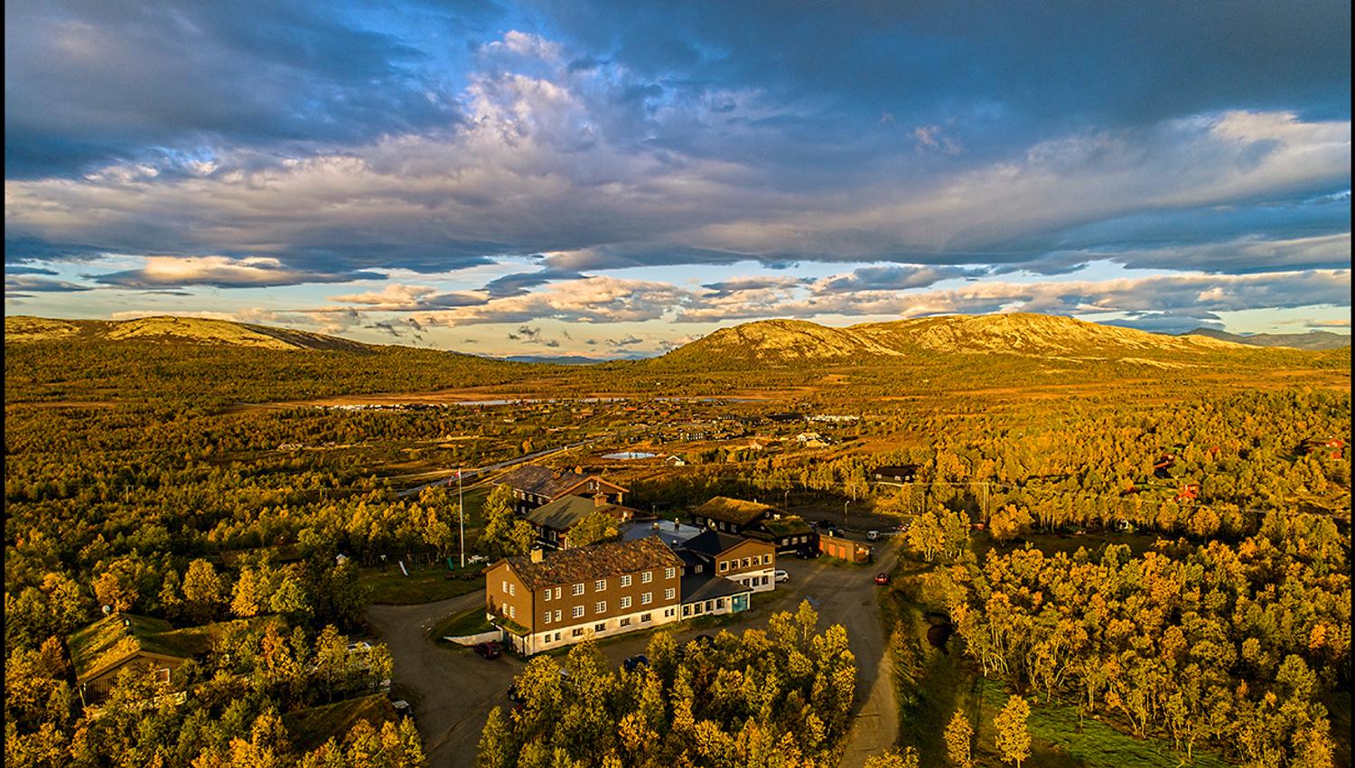 An aerial view of Venabu Fjellhotell in autumn