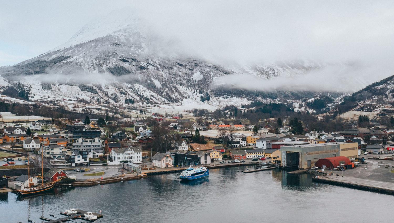Hardangerfjordekspressen fra Bergen til Rosendal