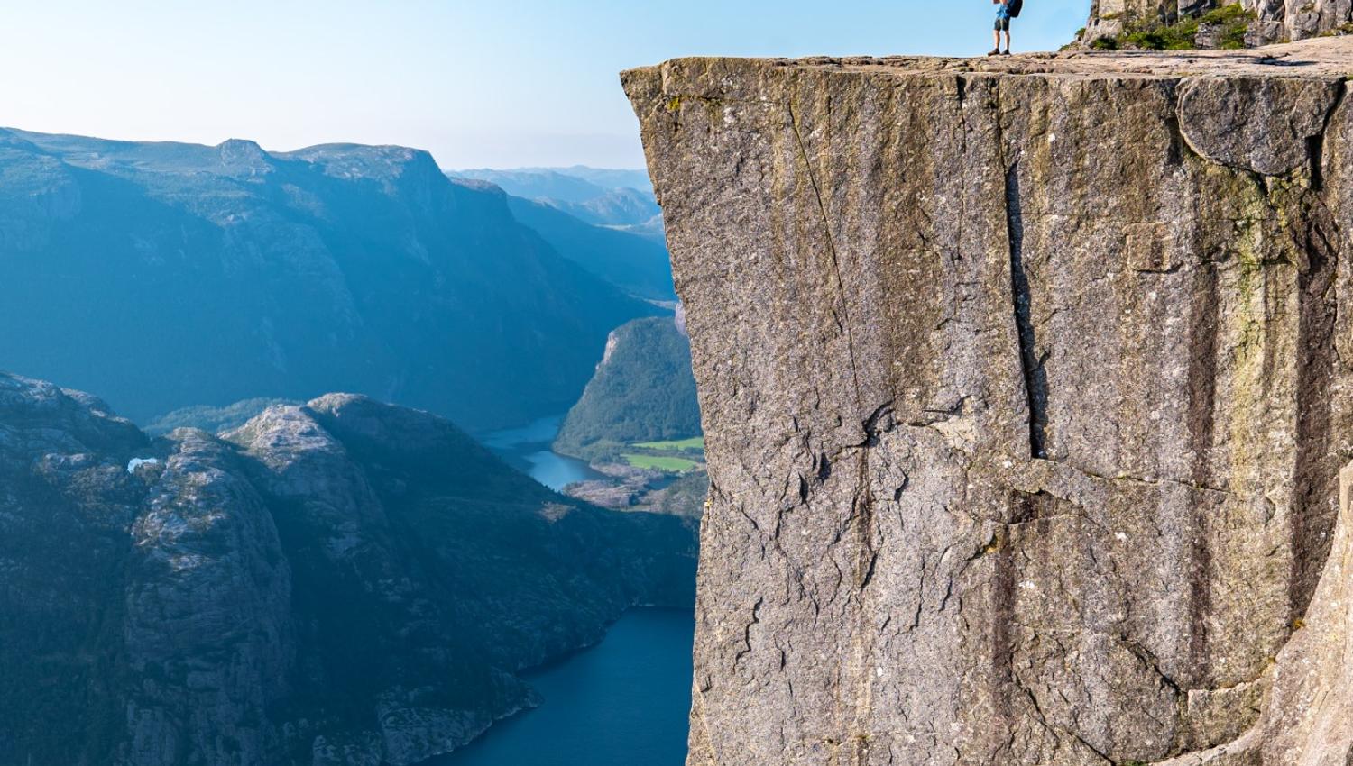 Preikestolen stuper 604 meter rett ned i Lysefjorden