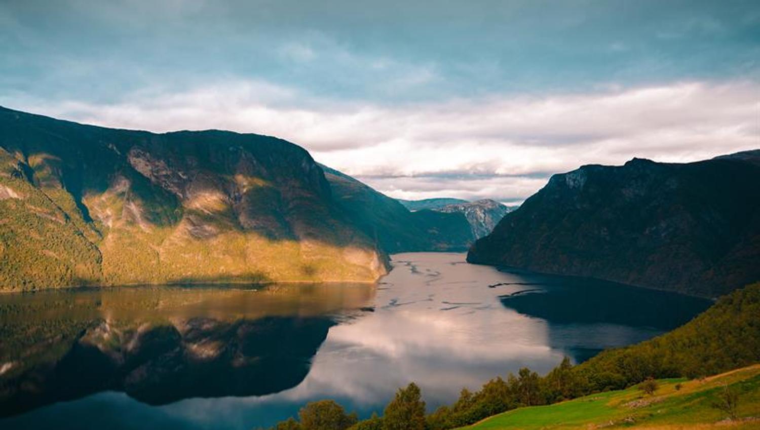 A view of the calm fjord