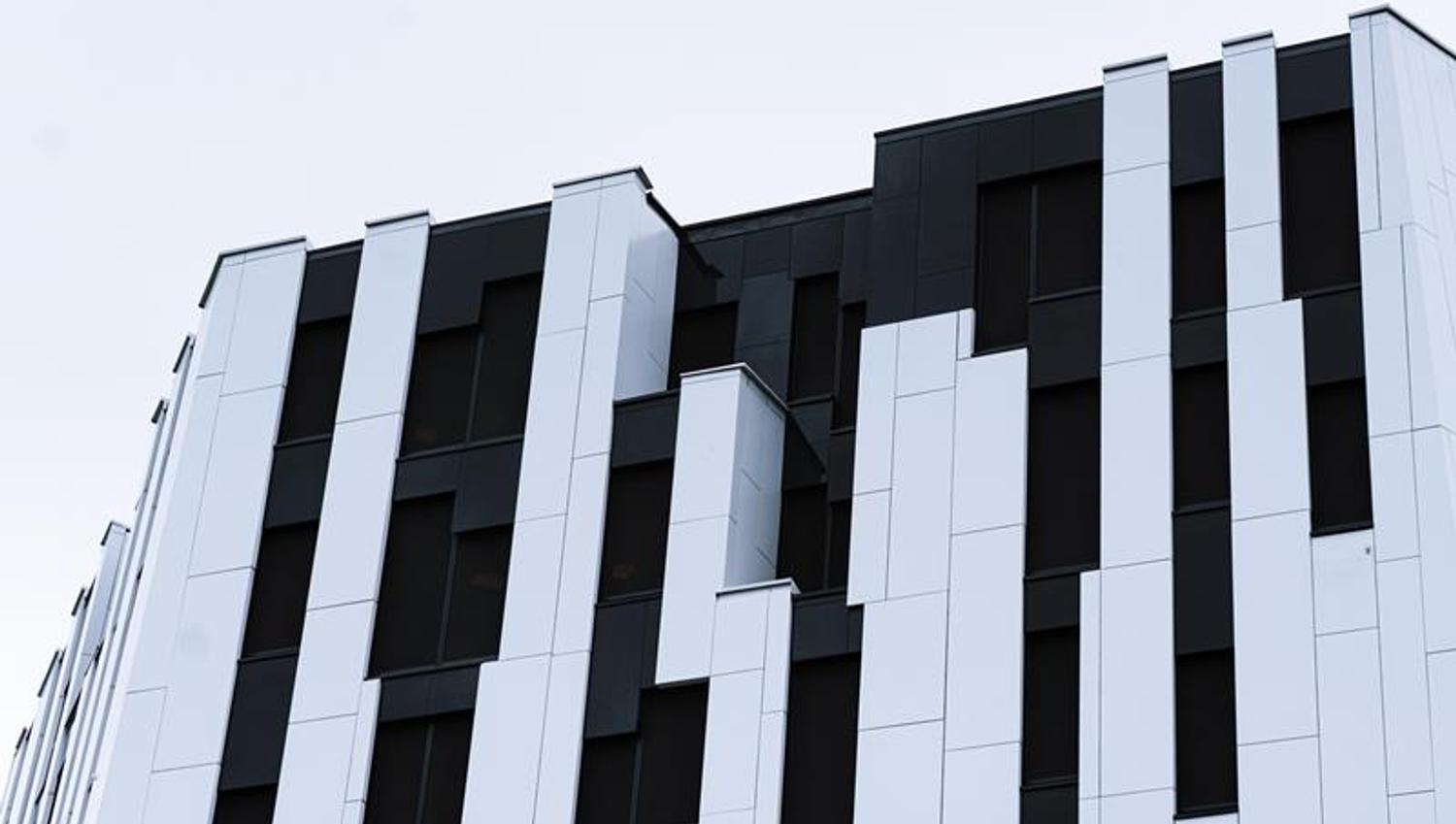 SNØ - facade and outside view