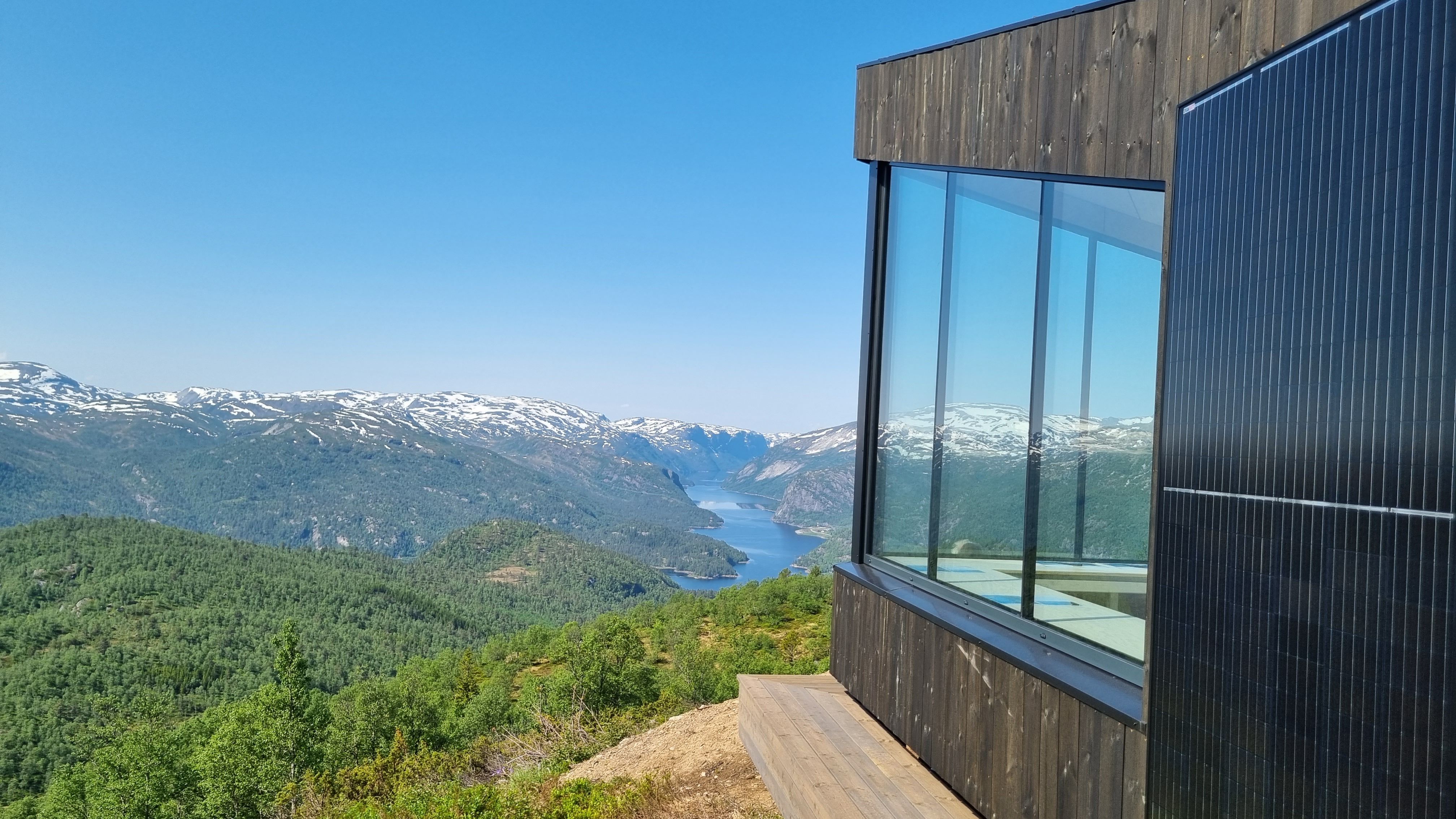 Jarebu med panoramavinduer