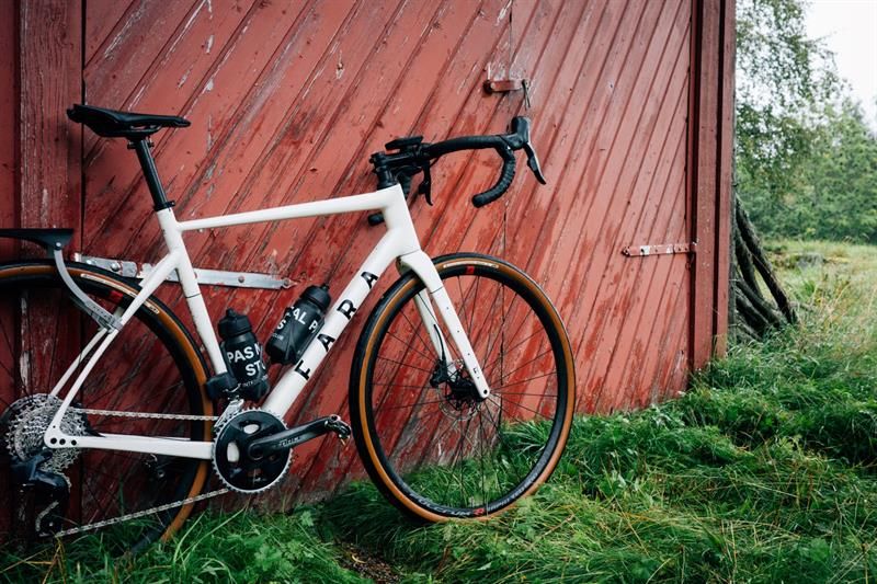 A bicycle leaning against a barn door