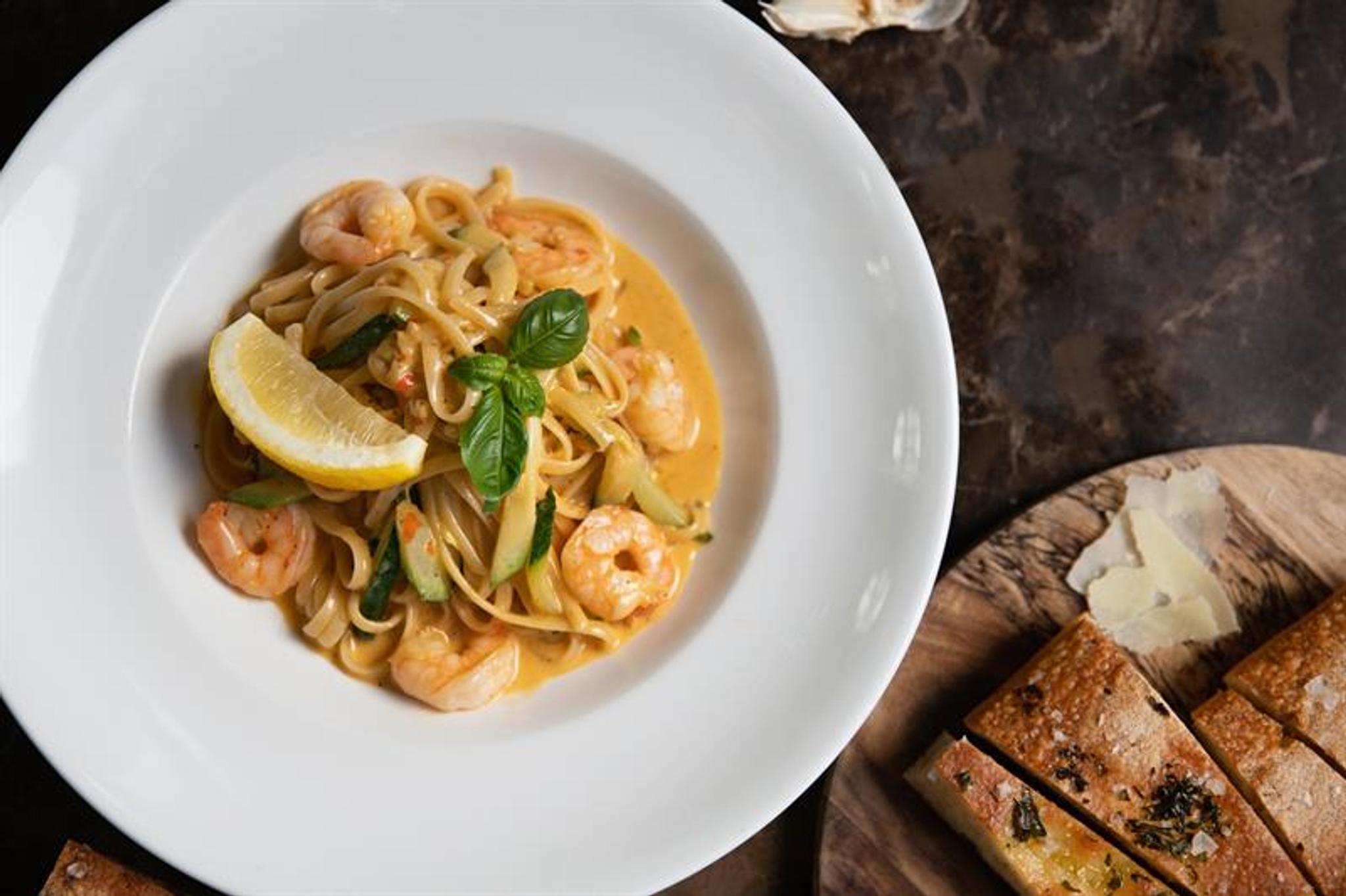 Pasta linguine al profumo di mare
